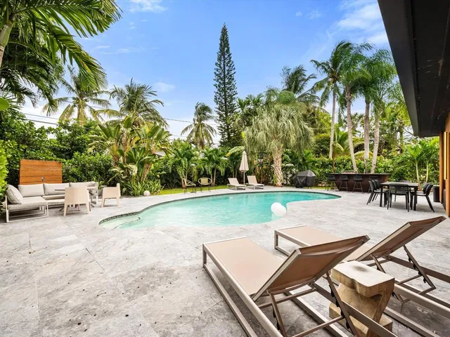 a view of yard and patio