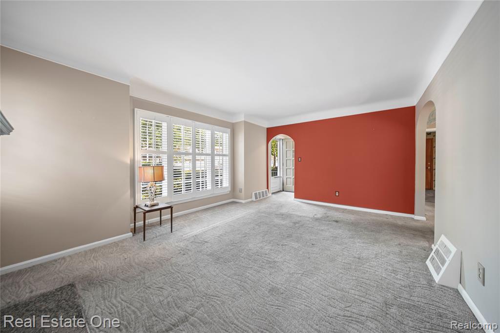 2209 Ridgemont Road Grosse Pointe Woods, MI 48236 - Photo 9 of 44