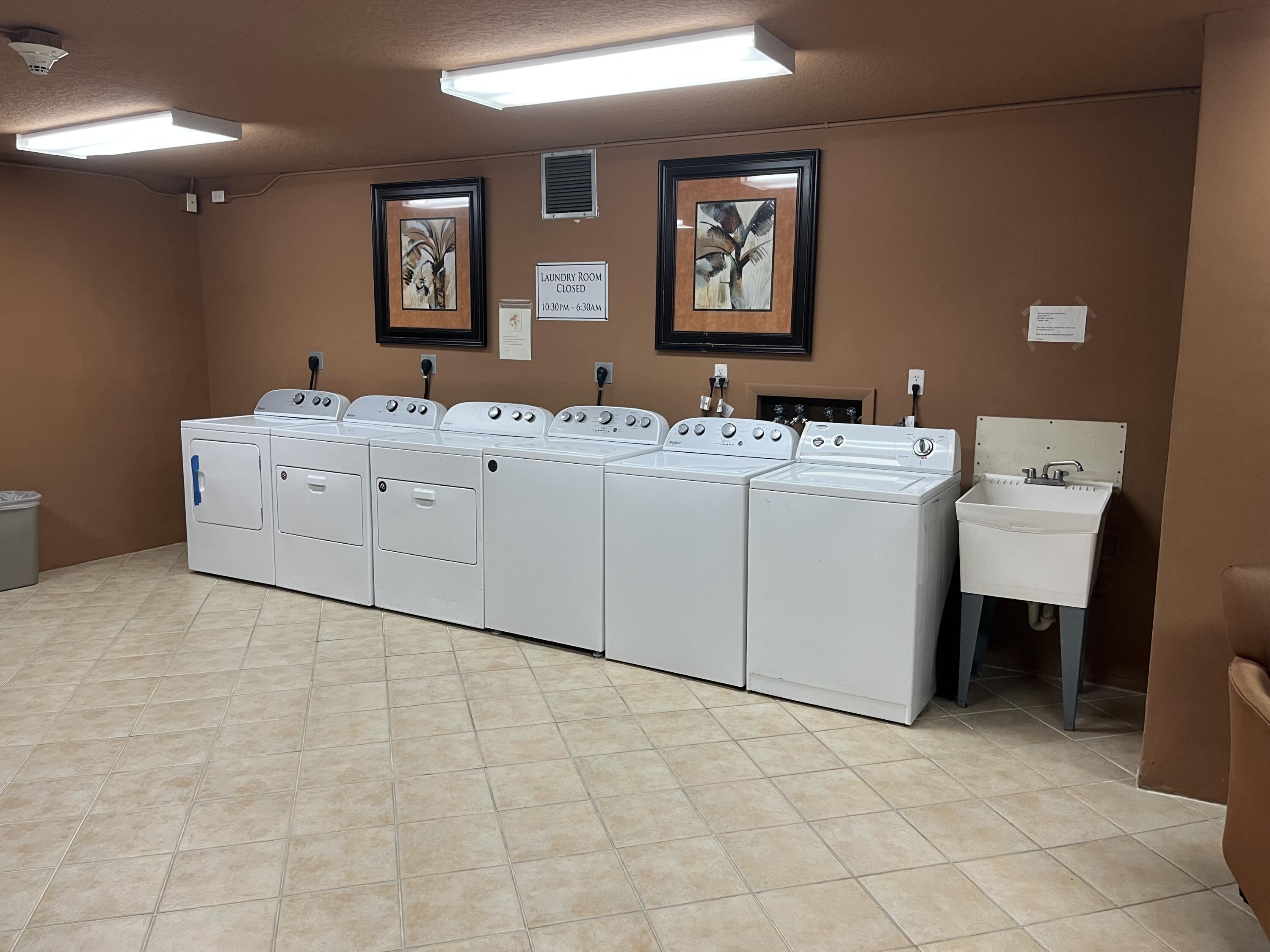 1000 Spanish River Road, Unit 1F Boca Raton, FL 33432 - Photo 24 of 29 Laundry Facilities
