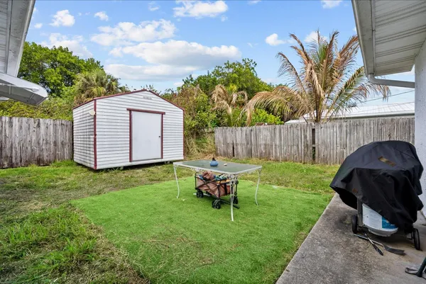 $400,000 | 3141 Northeast Spruce Ridge Avenue, Jensen Beach, FL 34957