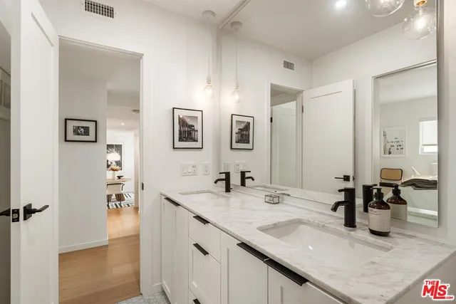 $1,599,000 | 958 18th Street, Unit 5, Santa Monica, CA 90403