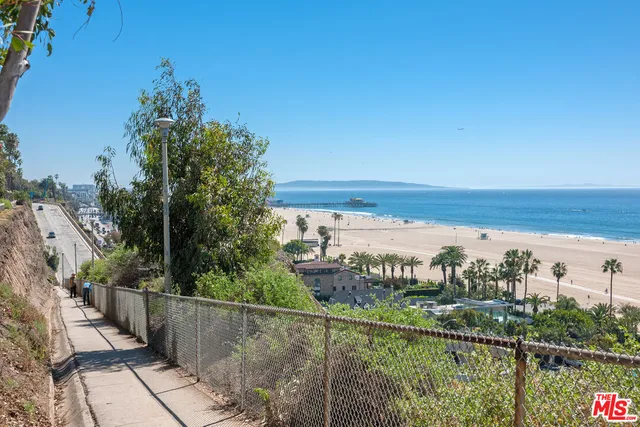 $1,599,000 | 958 18th Street, Unit 5, Santa Monica, CA 90403