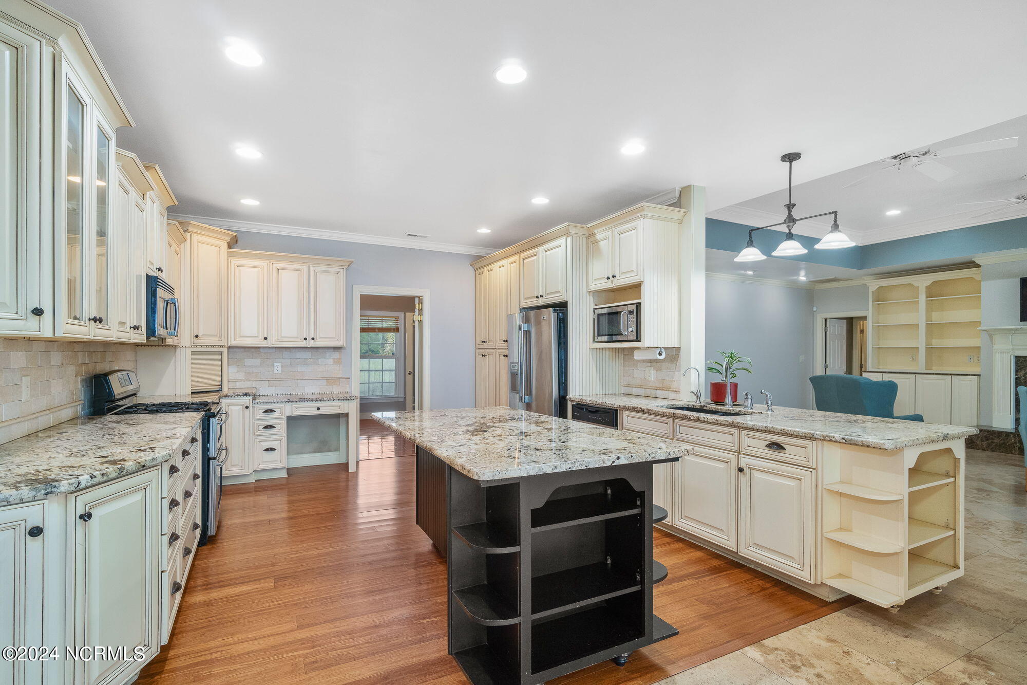 661 Becton Road Havelock, NC 28532 - Photo 3 of 39 21-web-or-mls-661-becton-rd-34