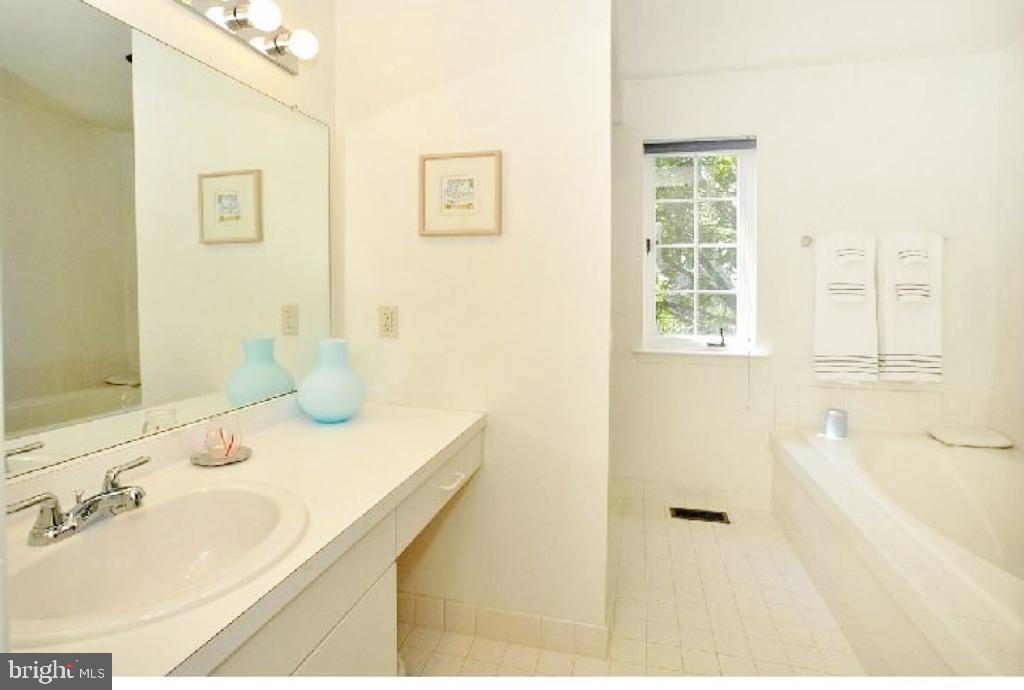 5 Wellfleet Lane Chesterbrook, PA 19087 - Photo 17 of 28