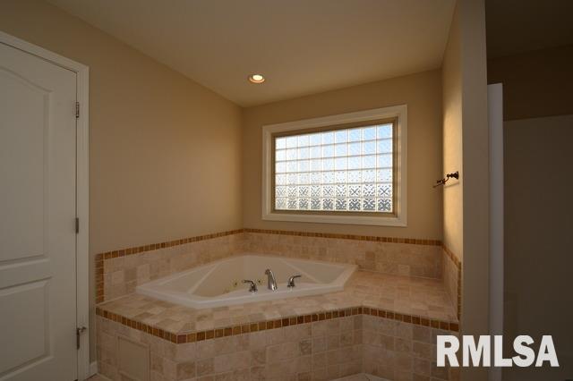 2045 West Geneva Road Peoria, IL 61615 - Photo 21 of 33 Gallery Image 21