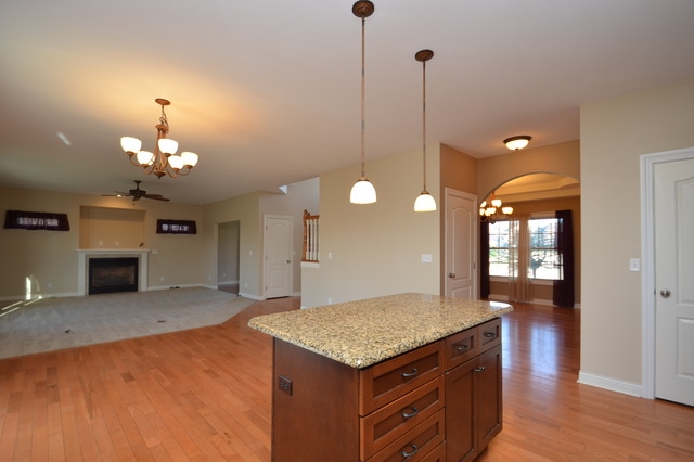 2045 West Geneva Road Peoria, IL 61615 - Photo 8 of 33 Gallery Image 8