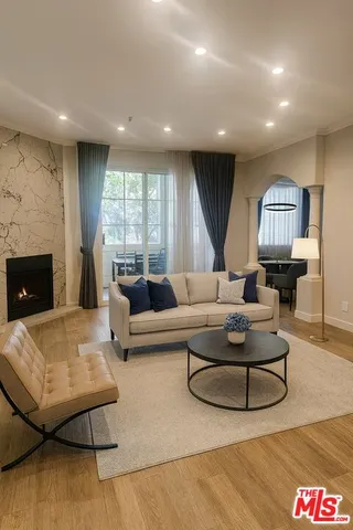 $5,650 | 7218 Hillside Avenue, Unit 307, Los Angeles, CA 90046