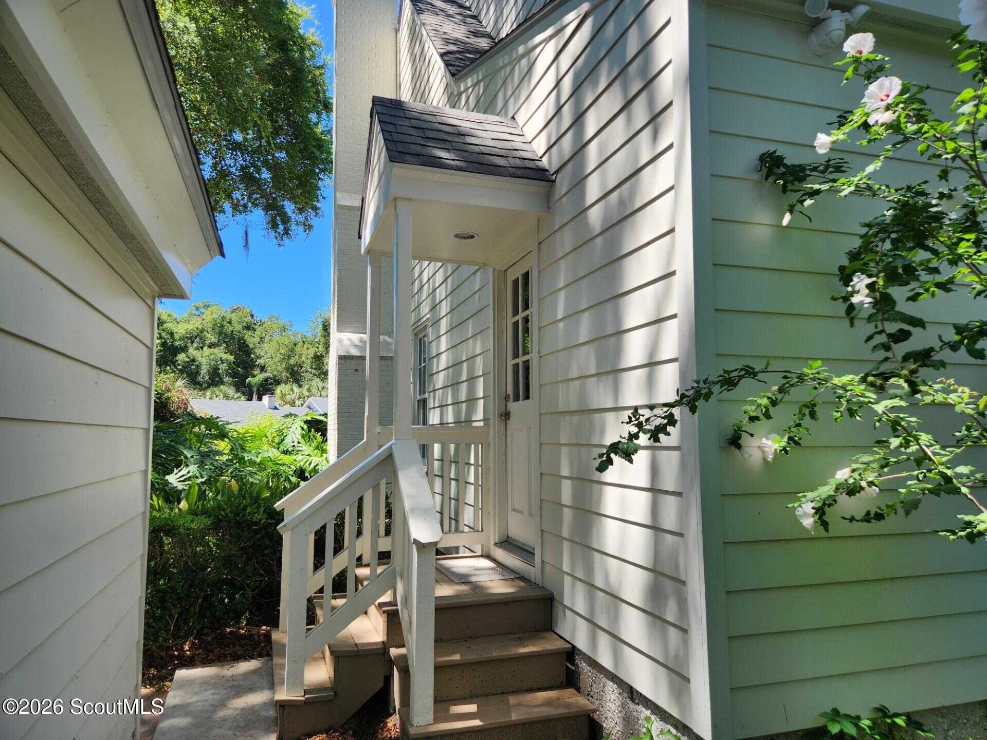 110 Jacobs Road St. Simons Island, GA 31522 - Photo 23 of 27 Side Entry