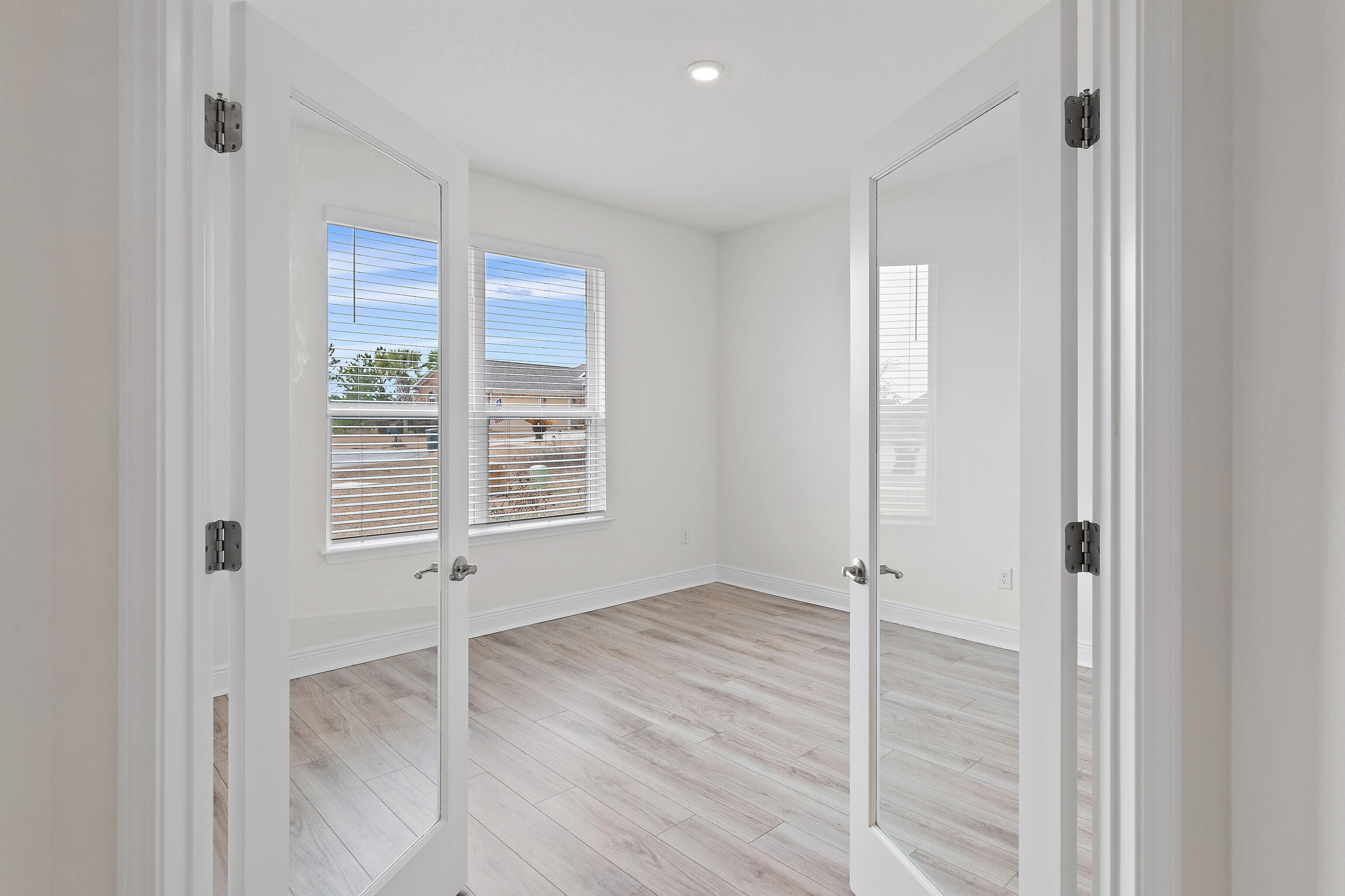 430 Fairway Crossing Freeport, FL 32439 - Photo 22 of 57 a view of an empty room with a window