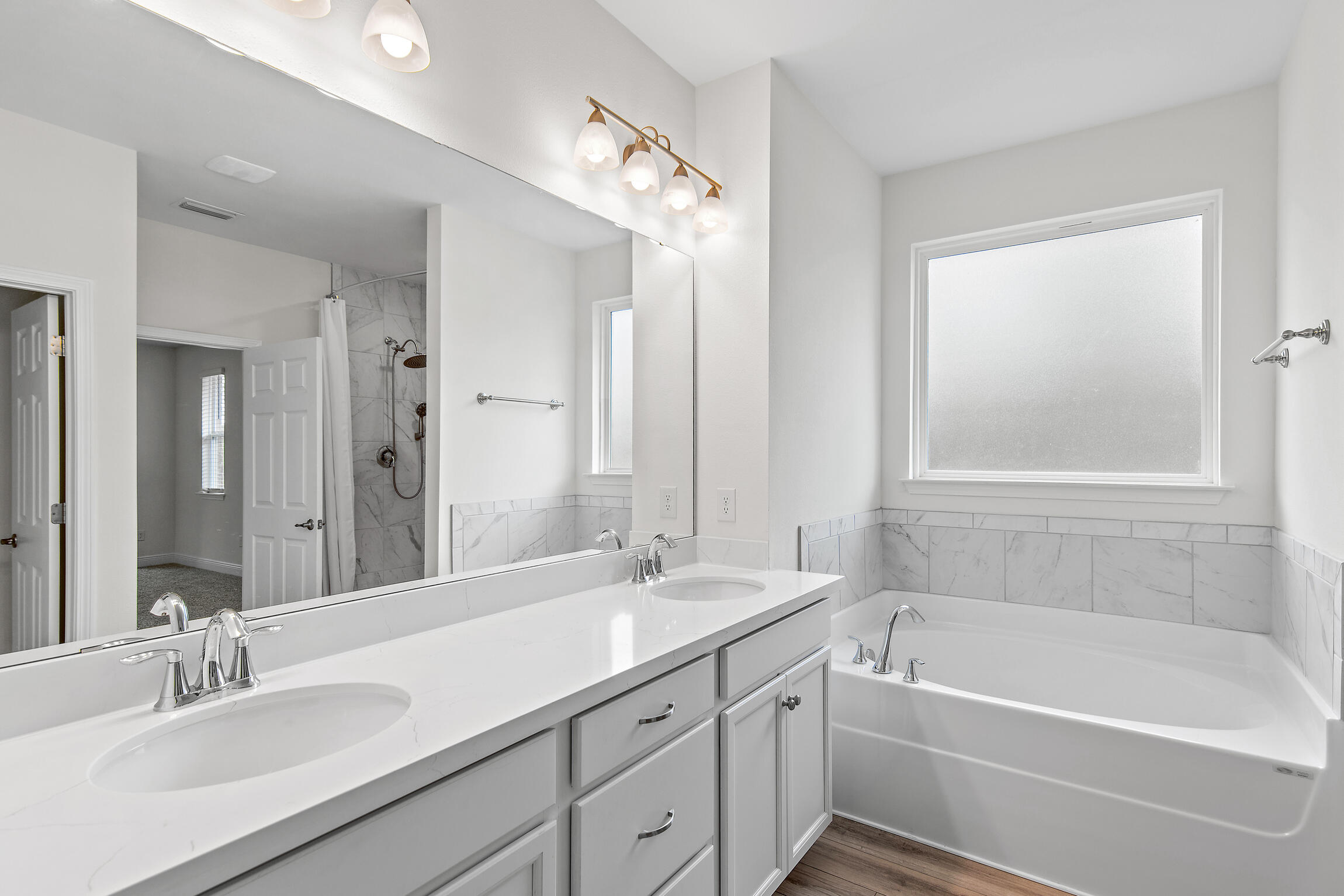 430 Fairway Crossing Freeport, FL 32439 - Photo 31 of 57 a bathroom with a tub a sink and a mirror