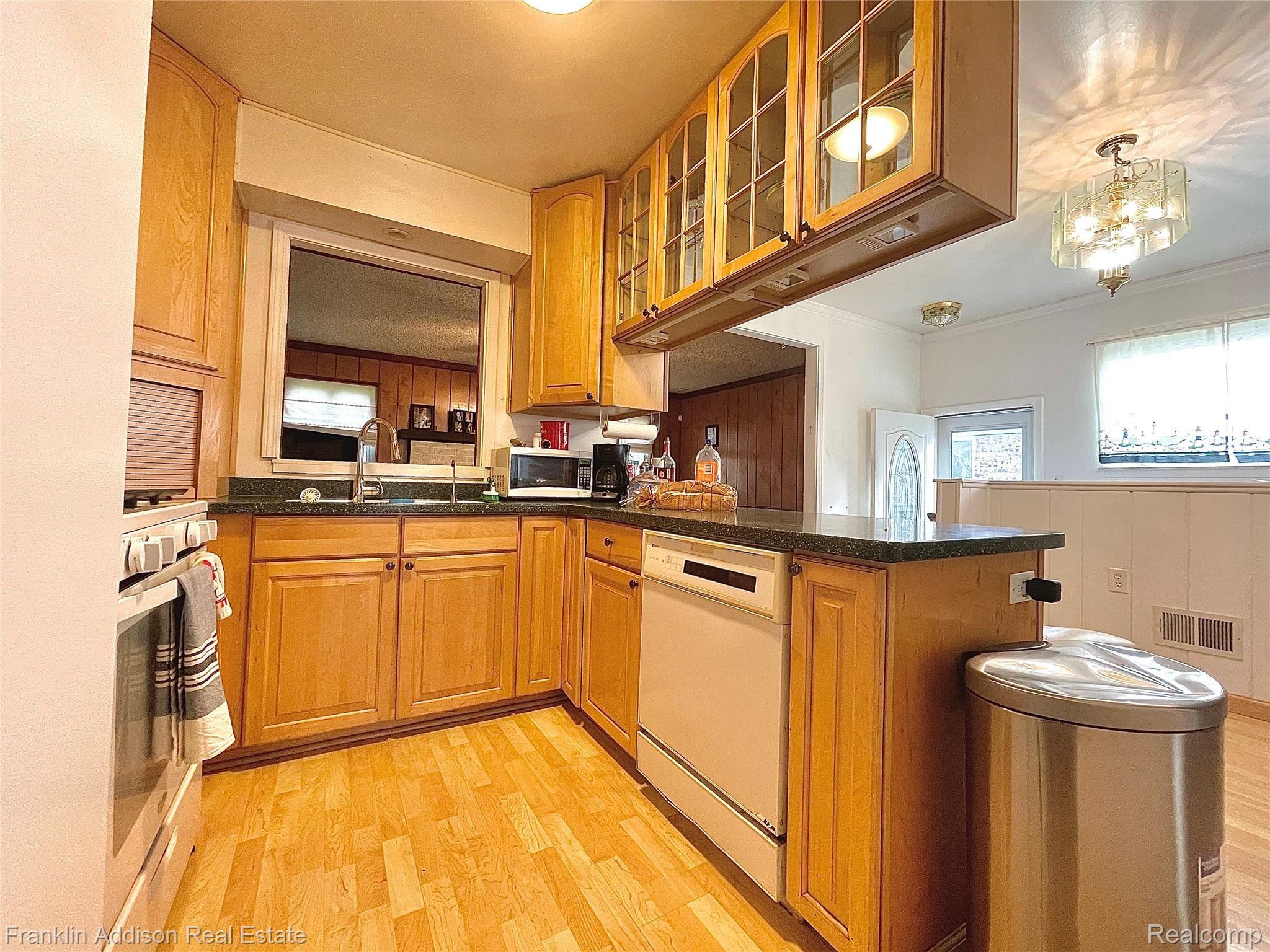 42325 Old Bridge Road Canton, MI 48188 - Photo 5 of 34 IMG_0964.jpg