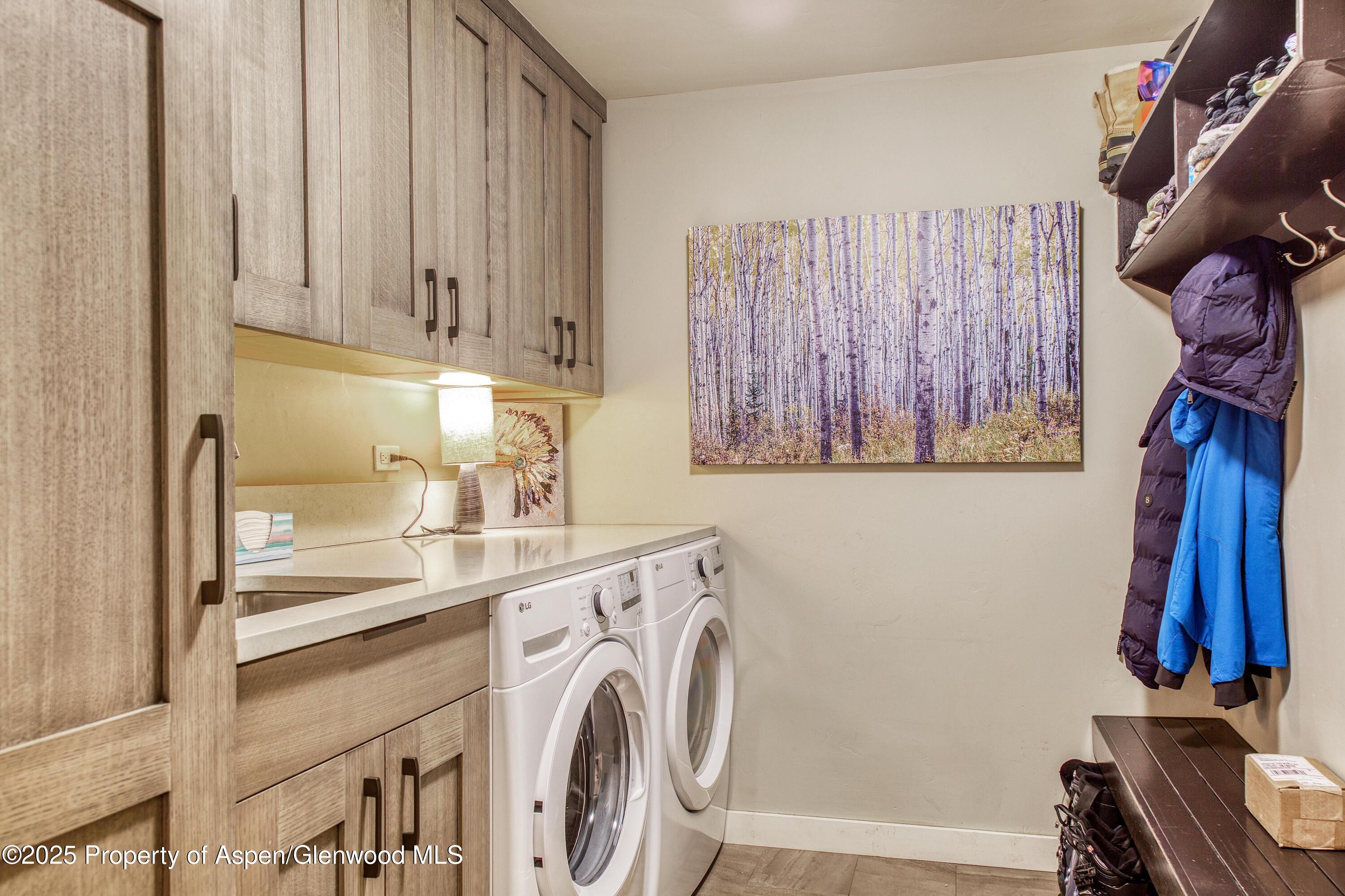 52 Harleston Green, Unit 38 Snowmass Village, CO 81615 - Photo 37 of 40 a view of a kitchen with electric appliances
