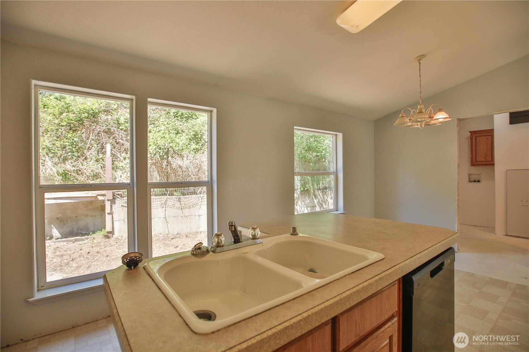 4717 Hansen Drive Clinton, WA 98236 - Photo 8 of 24
