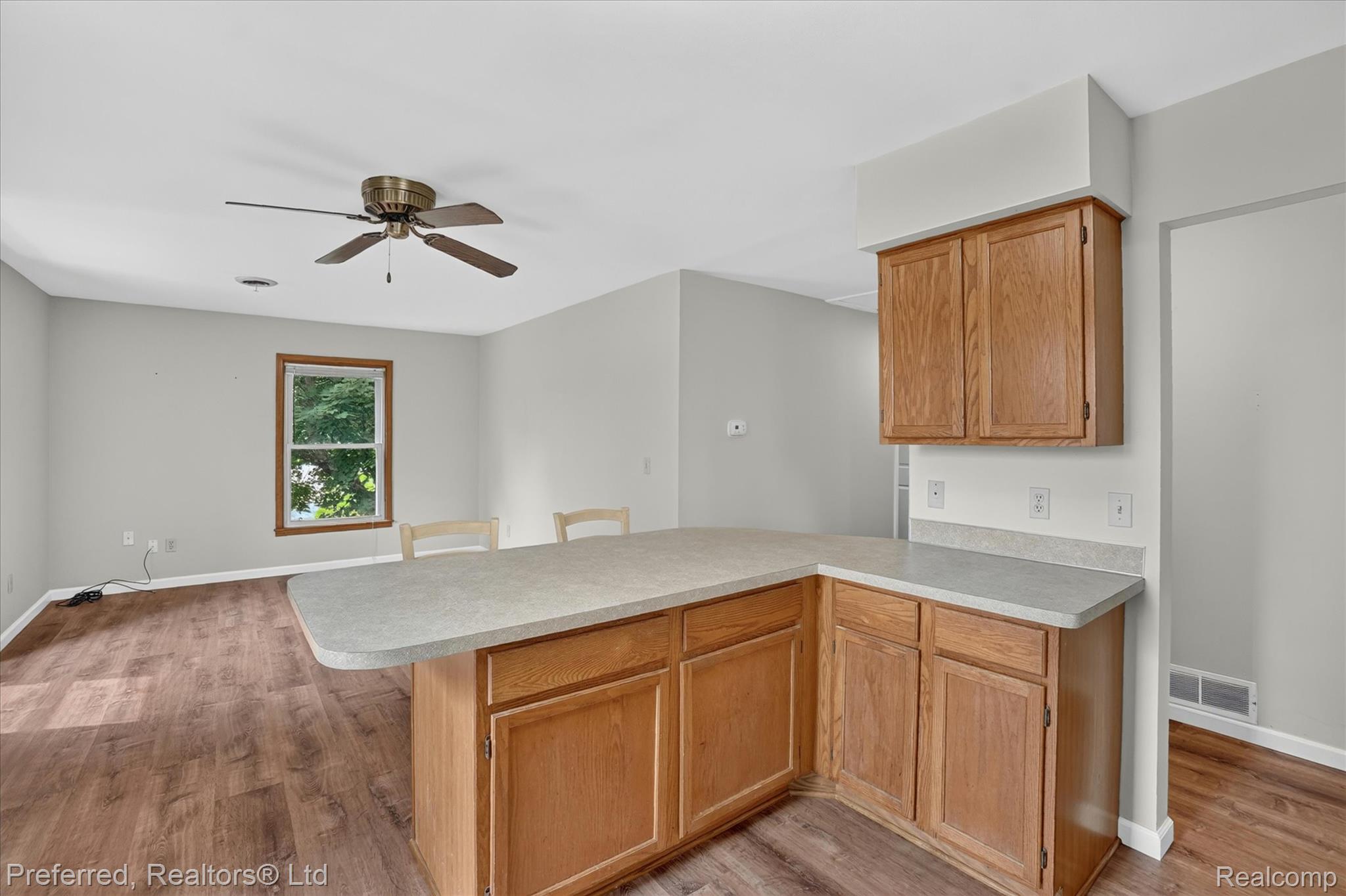 9065 East Richfield Road Davison, MI 48423 - Photo 36 of 75 In-law suite