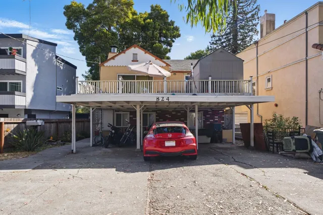 a car parked in front of a building