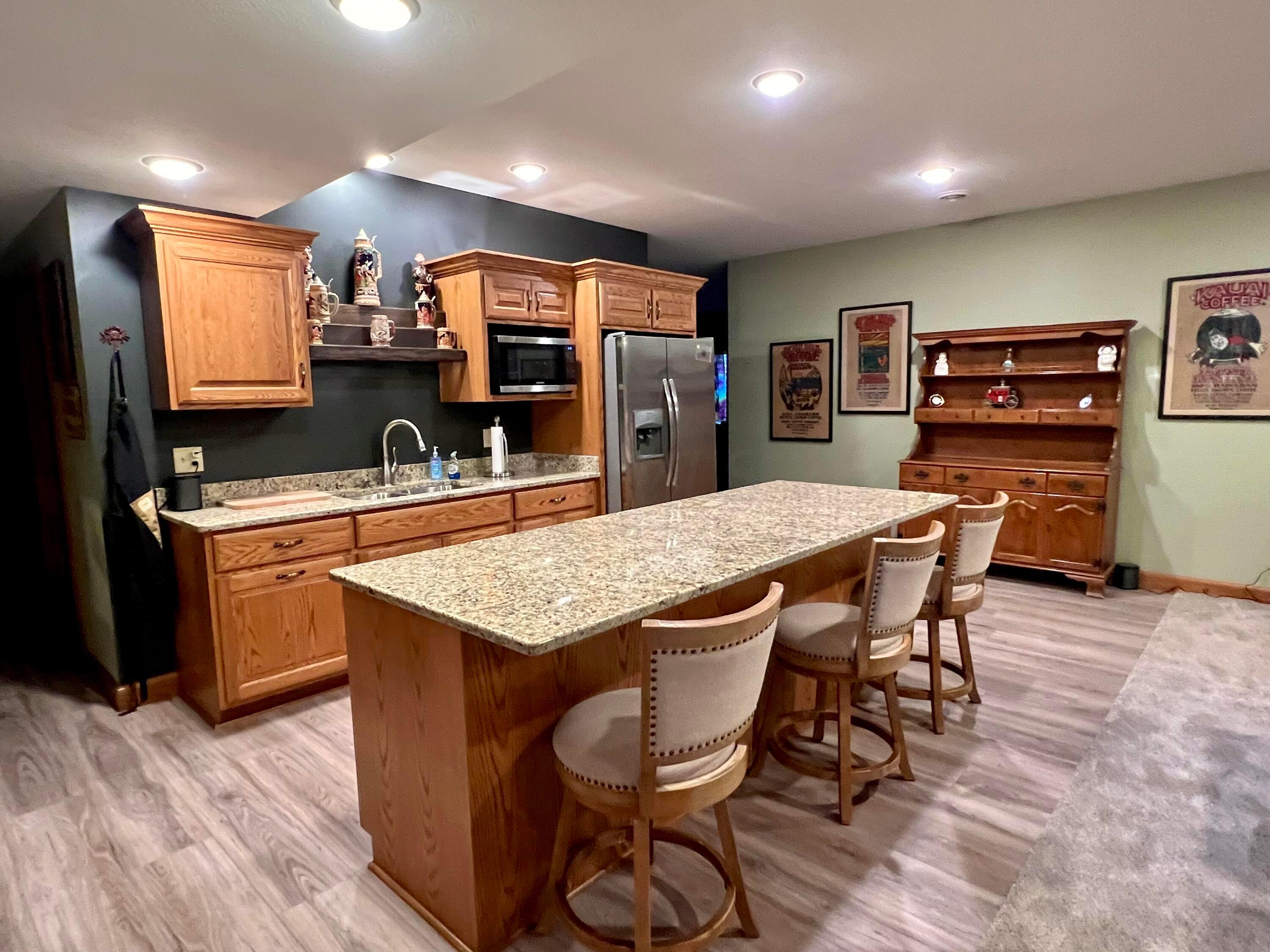4387 Mahar Road Springfield, OH 45502 - Photo 39 of 71 Island w/Eating Bar