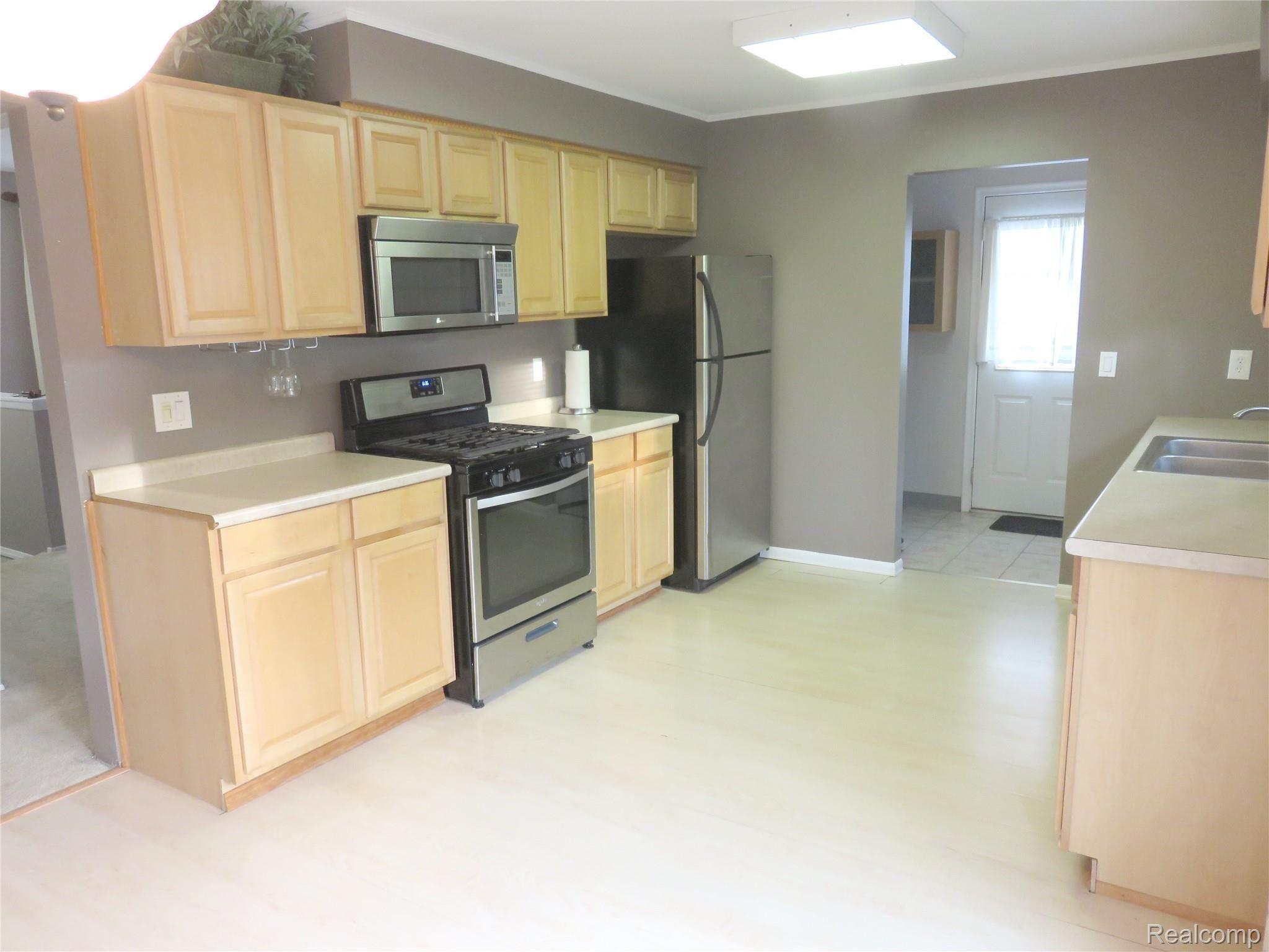2990 Harrison Avenue Rochester, MI 48307 - Photo 8 of 18 IMG_1696.JPG