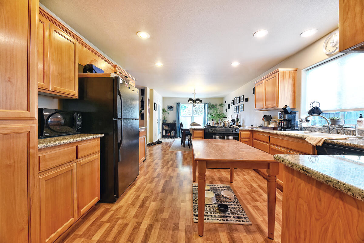 2110 Delta Waters Road Medford, OR 97504 - Photo 15 of 39 DSC_4538