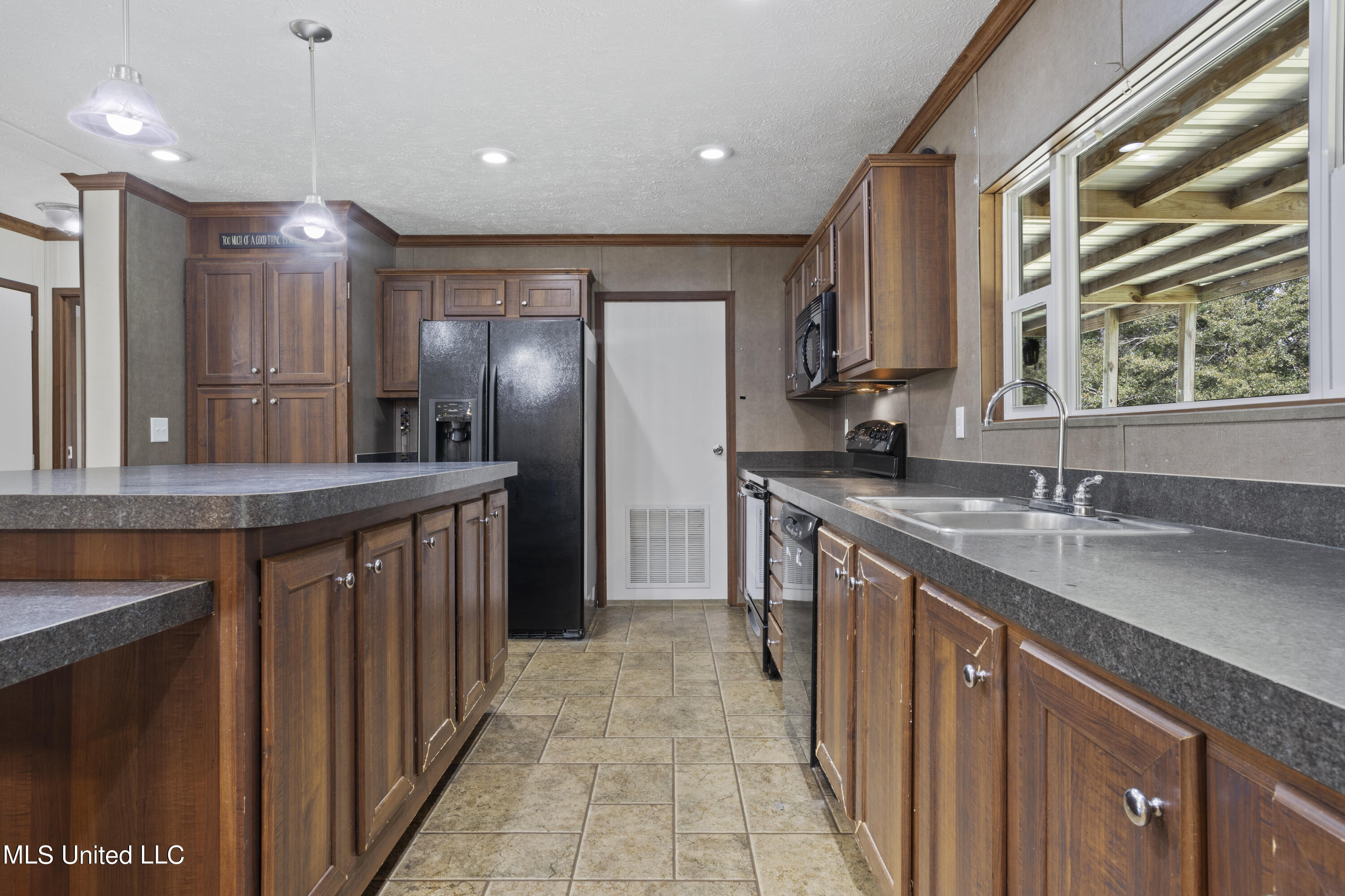 17146 Lakeview Road Saucier, MS 39574 - Photo 11 of 41 012