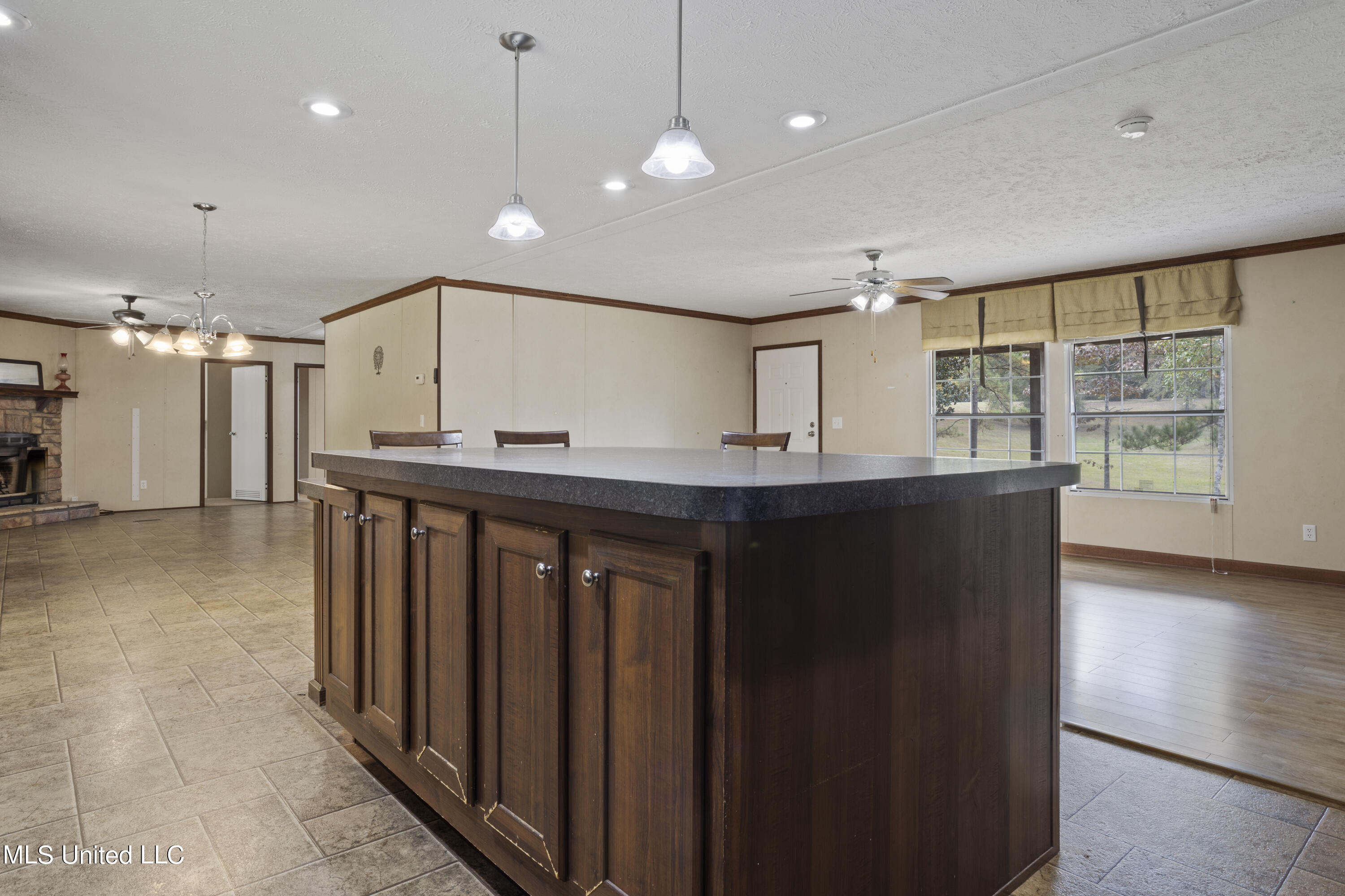 17146 Lakeview Road Saucier, MS 39574 - Photo 12 of 41 013