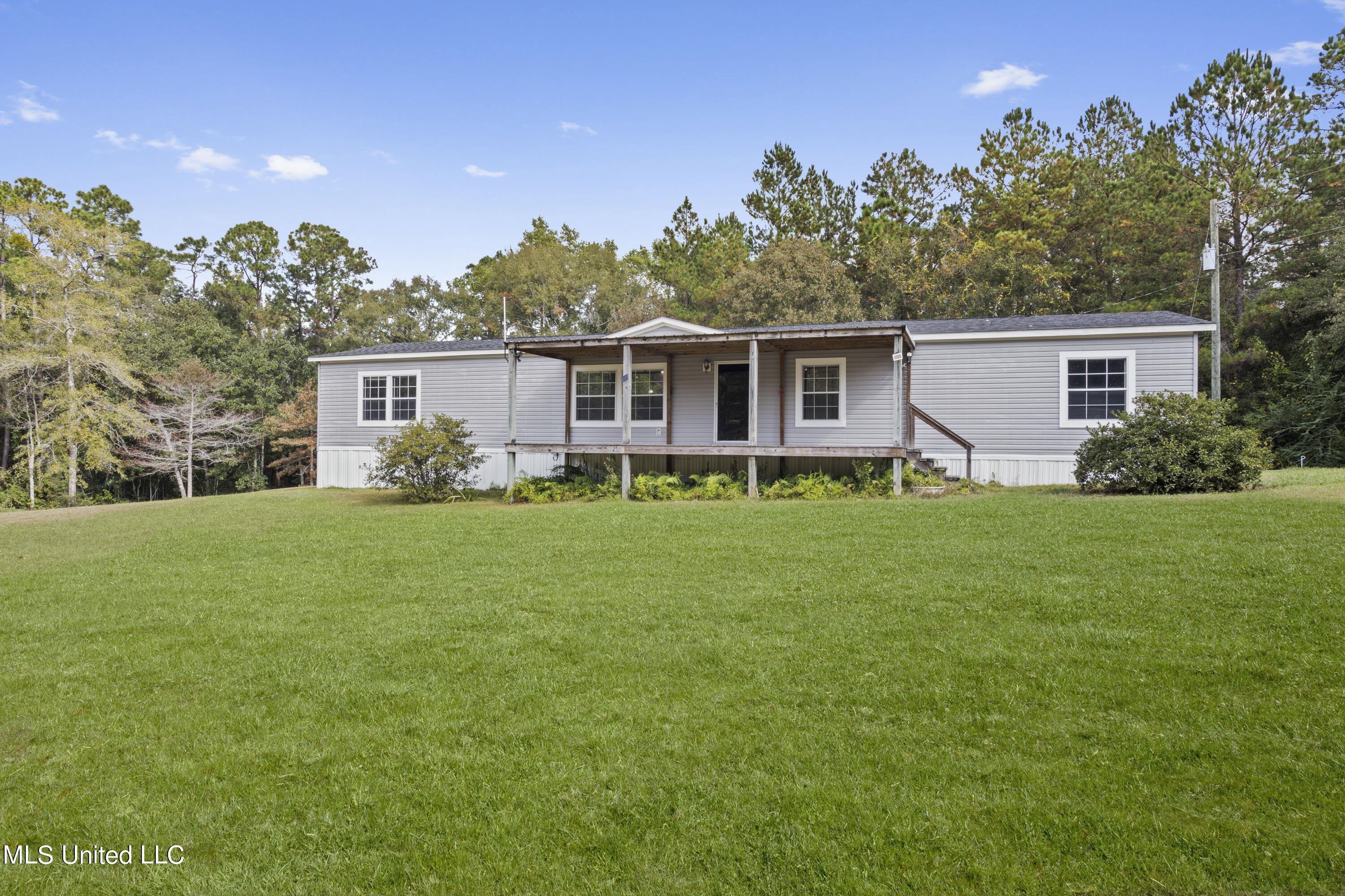 17146 Lakeview Road Saucier, MS 39574 - Photo 2 of 41 003