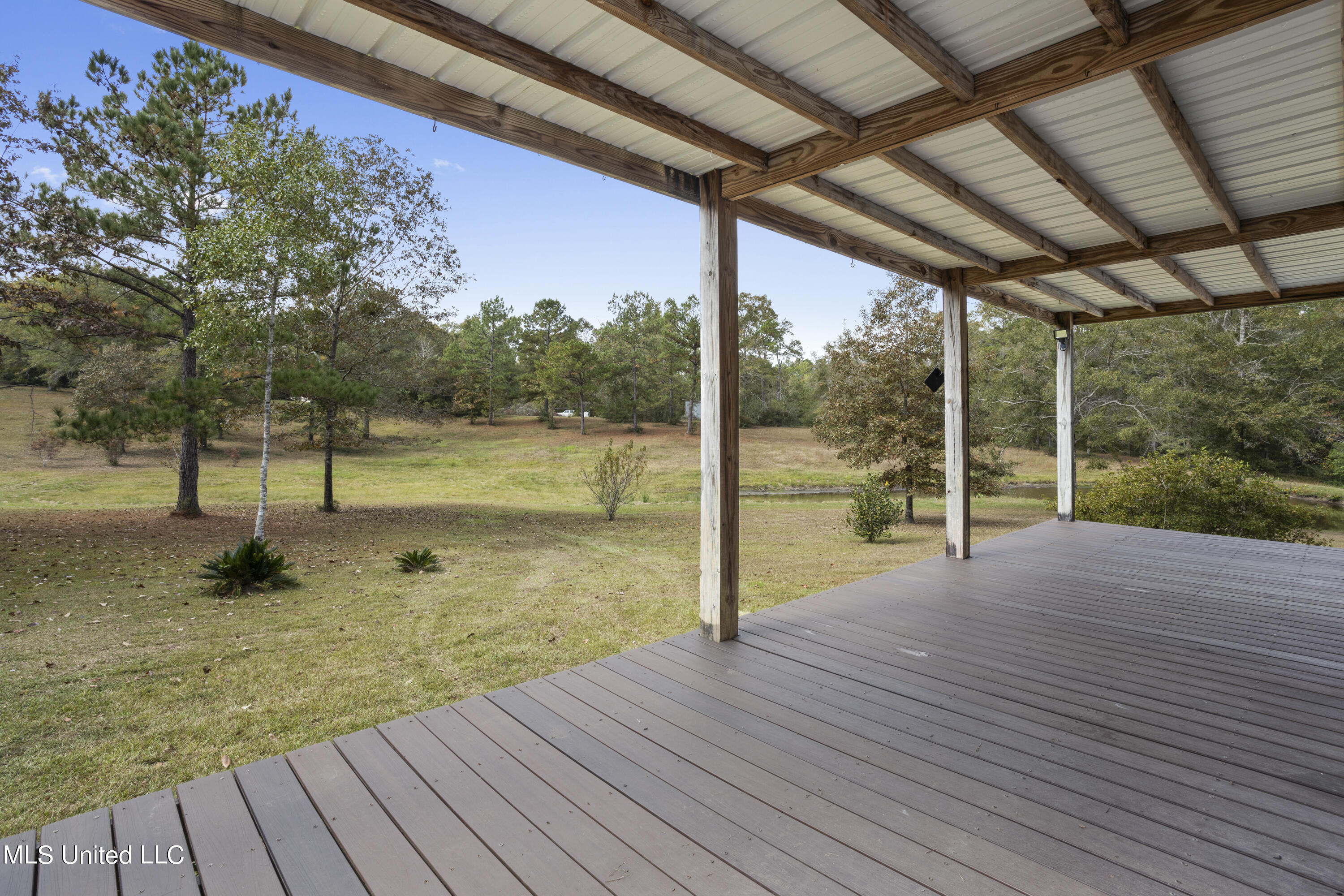 17146 Lakeview Road Saucier, MS 39574 - Photo 3 of 41 004