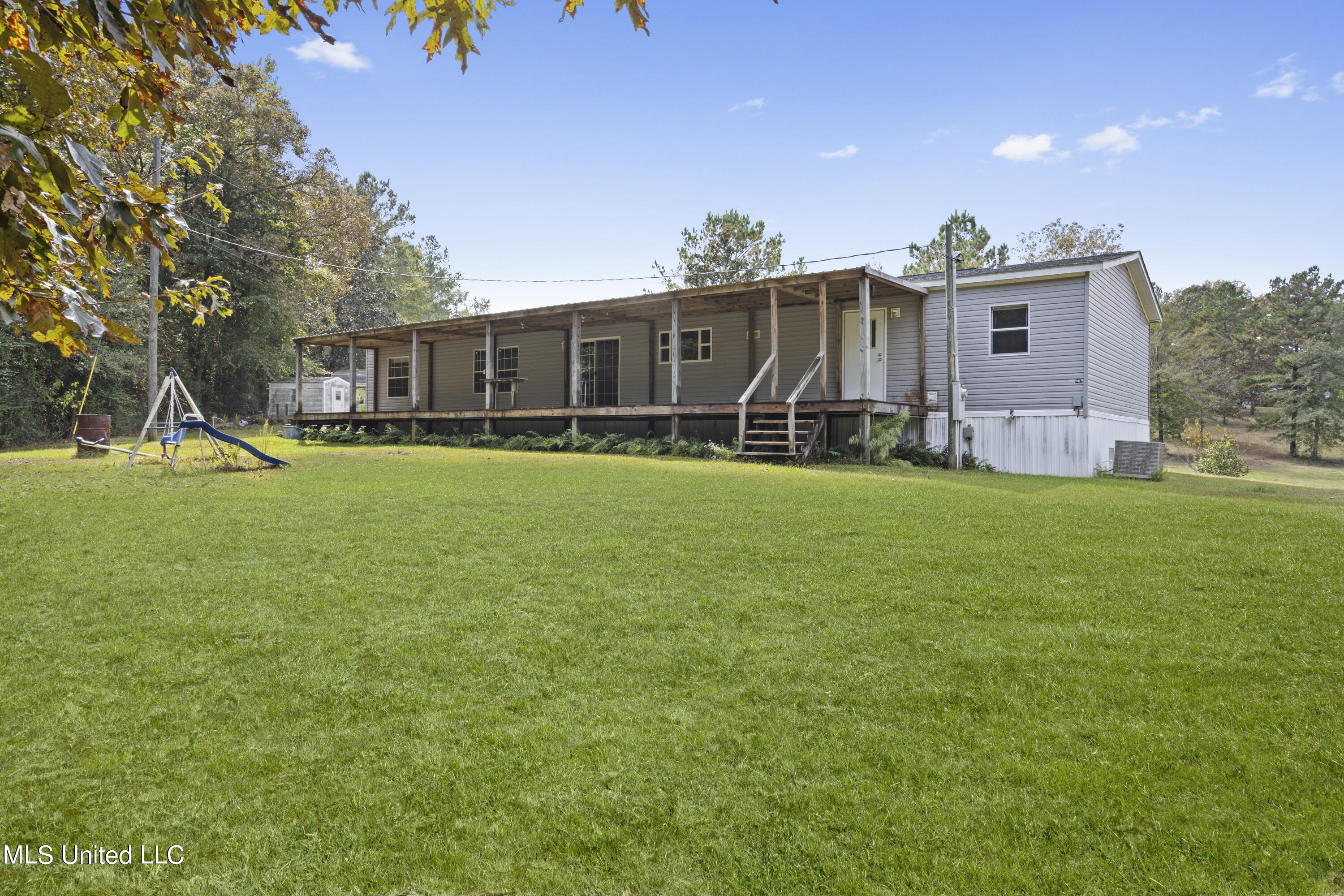17146 Lakeview Road Saucier, MS 39574 - Photo 35 of 41 036