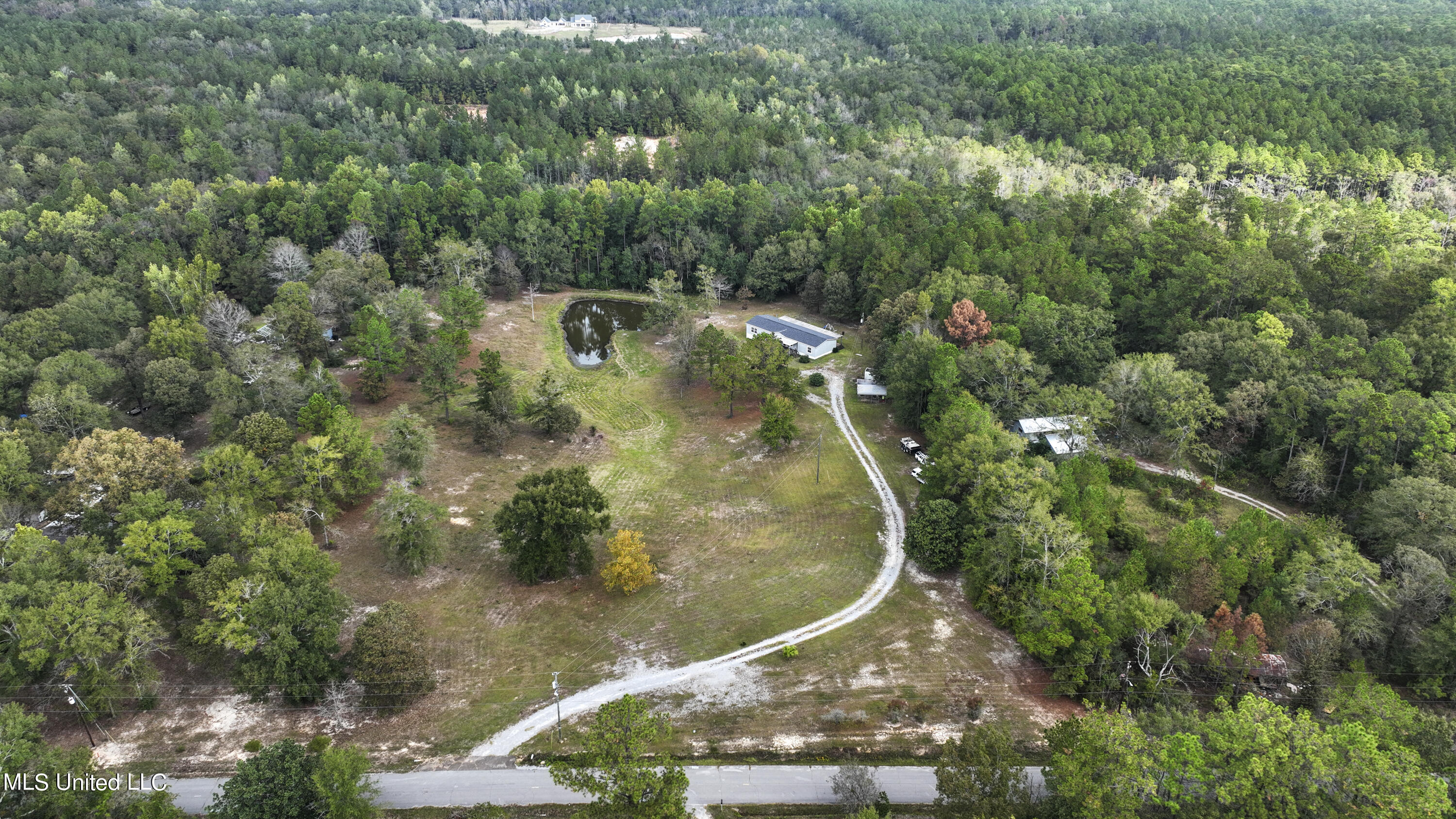 17146 Lakeview Road Saucier, MS 39574 - Photo 37 of 41 039