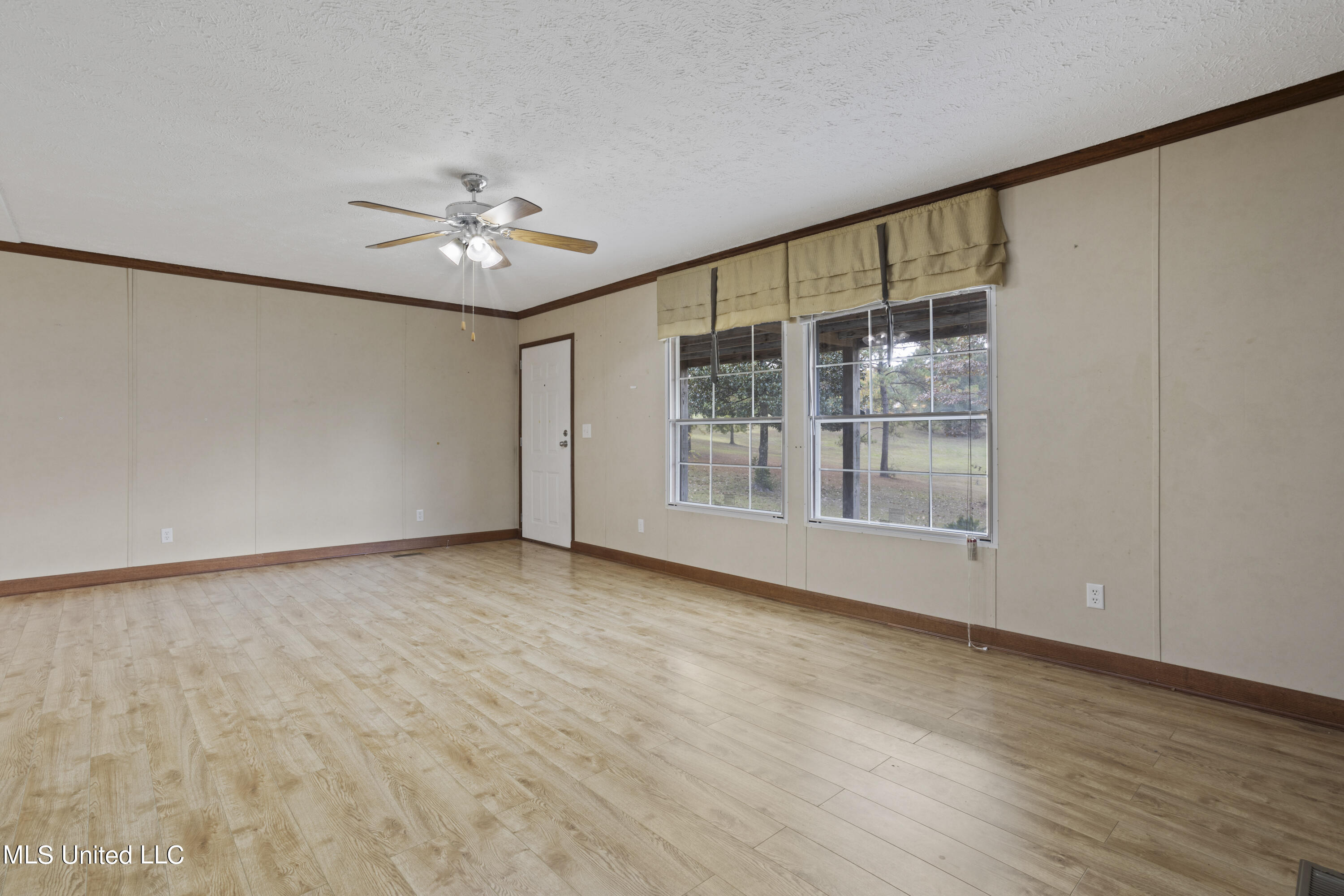 17146 Lakeview Road Saucier, MS 39574 - Photo 4 of 41 005