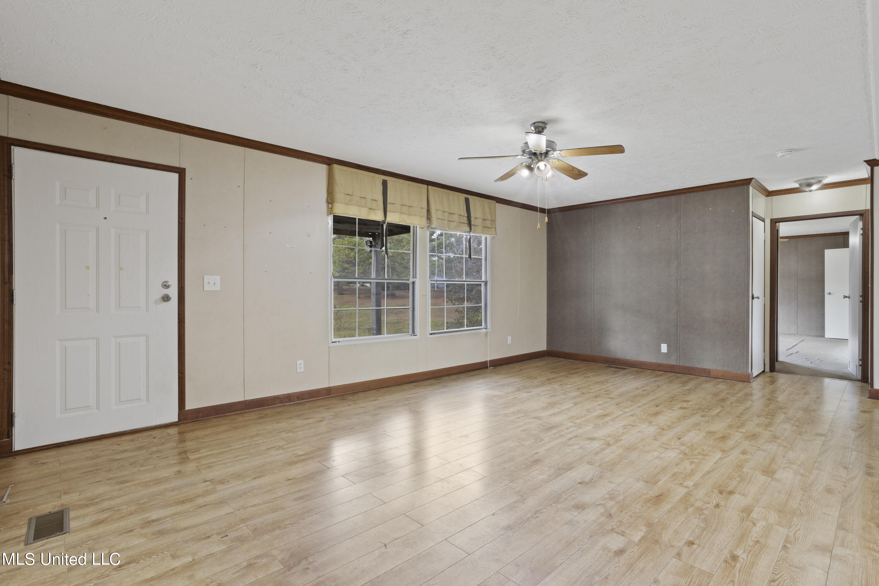 17146 Lakeview Road Saucier, MS 39574 - Photo 5 of 41 006