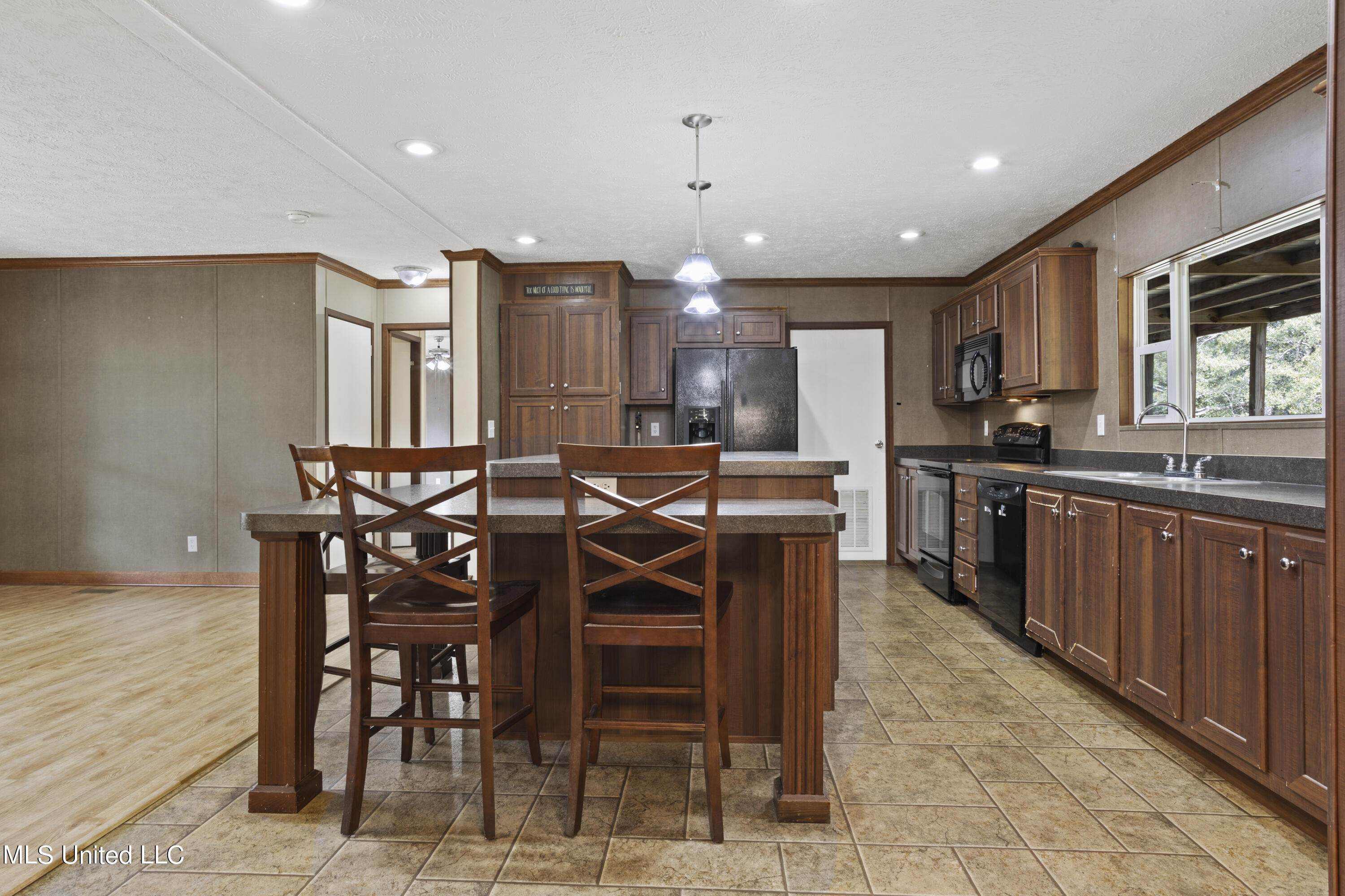 17146 Lakeview Road Saucier, MS 39574 - Photo 10 of 41 011