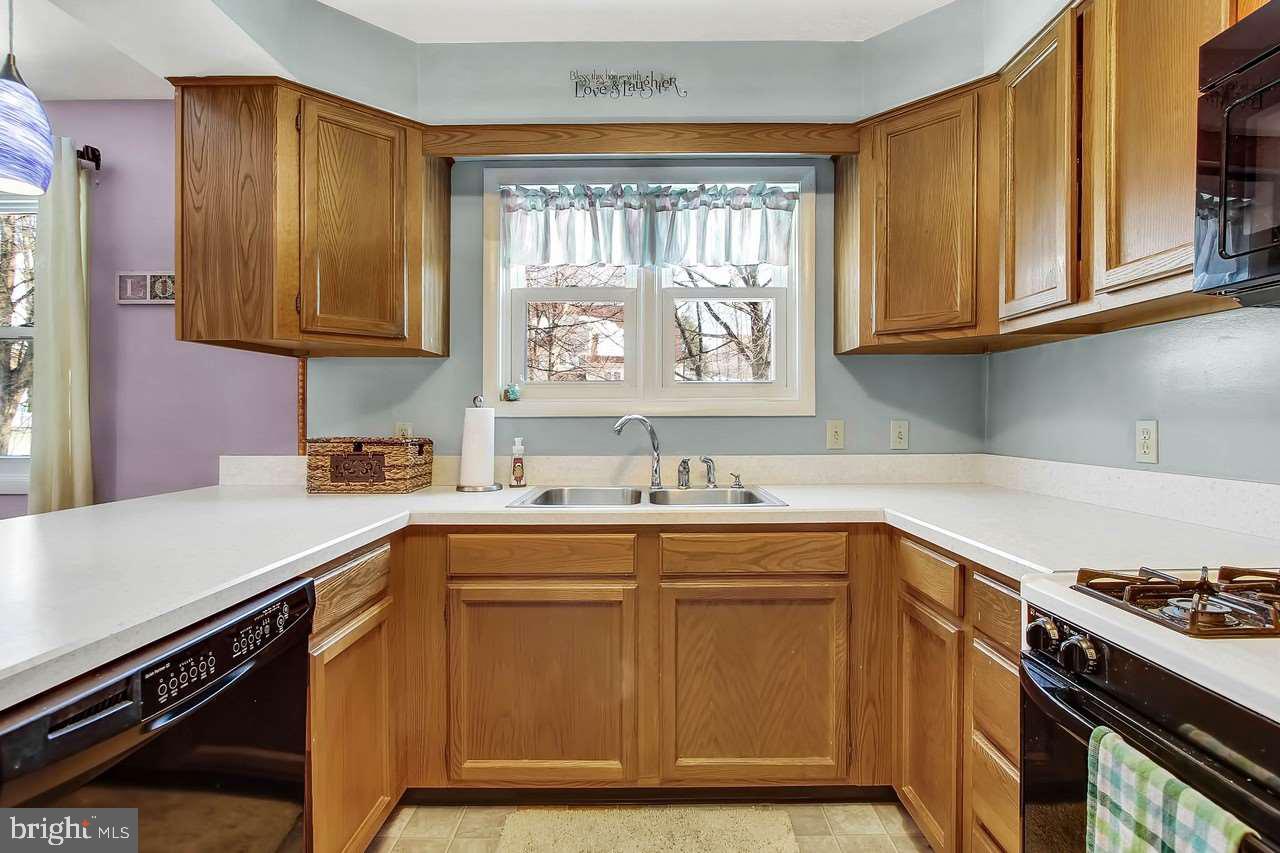70 Greenleaf Road York, PA 17406 - Photo 8 of 25 Gallery Image 8
