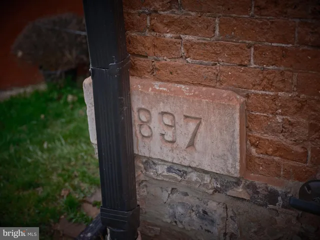 a view of a building entrance