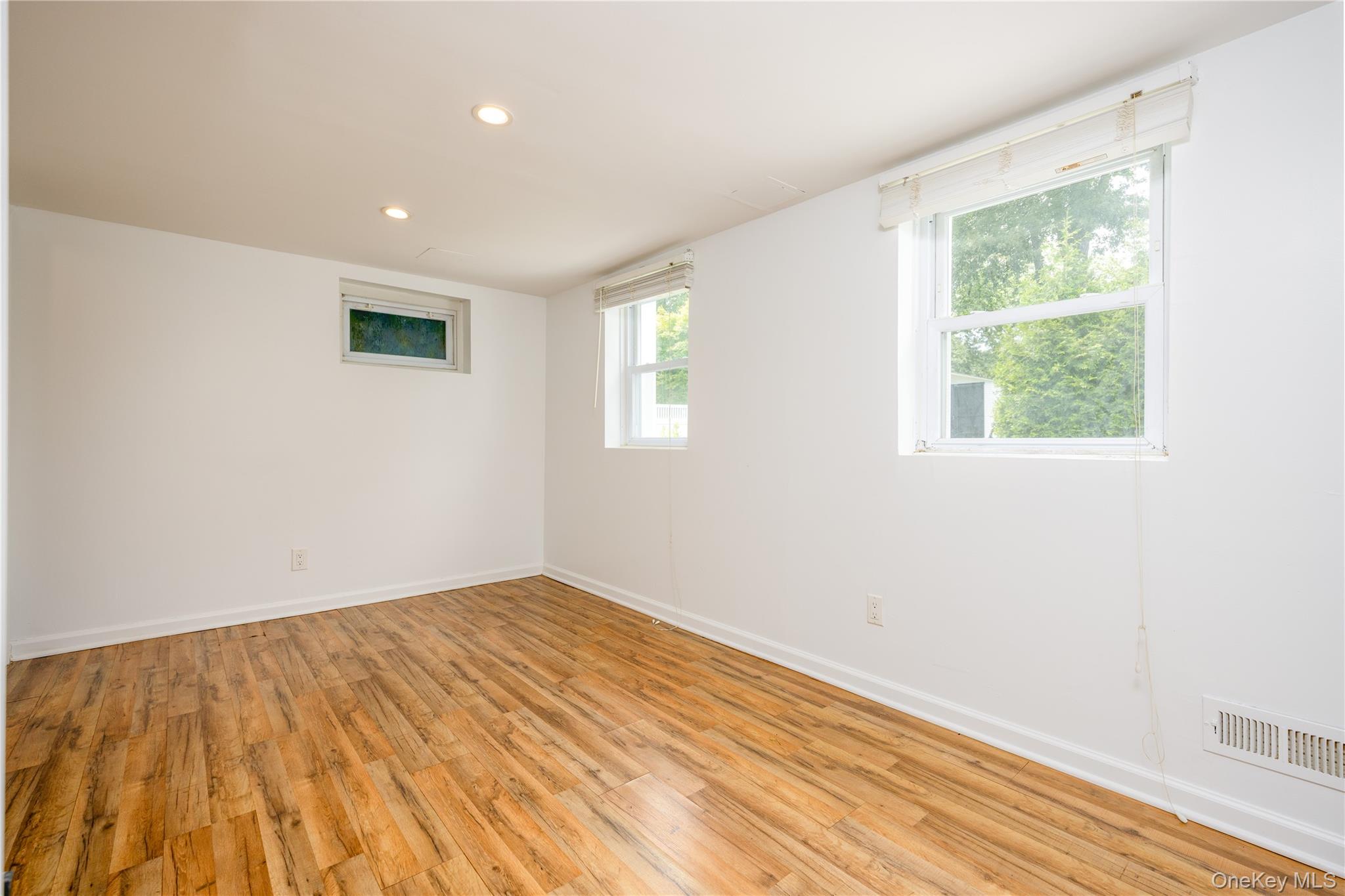 395 Ehrhardt Road Pearl River, NY 10965 - Photo 17 of 34 Gallery Image 17