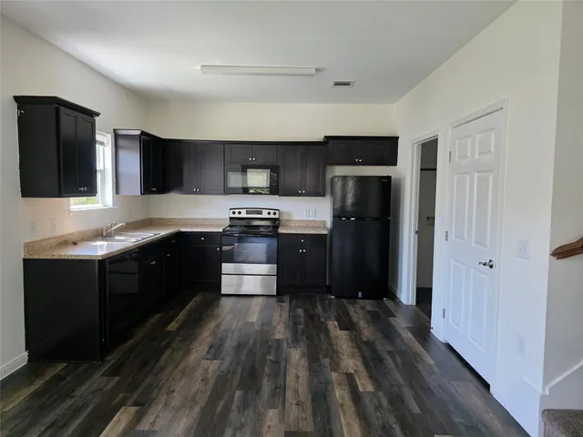 $1,775 | 6210 Lacey Oak Drive, Hitchcock, TX 77563