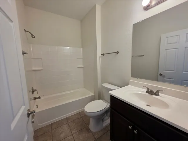 $1,775 | 6210 Lacey Oak Drive, Hitchcock, TX 77563