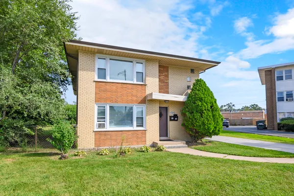 $2,200 | 11015 South Lloyd Drive, Unit 2, Worth, IL 60482