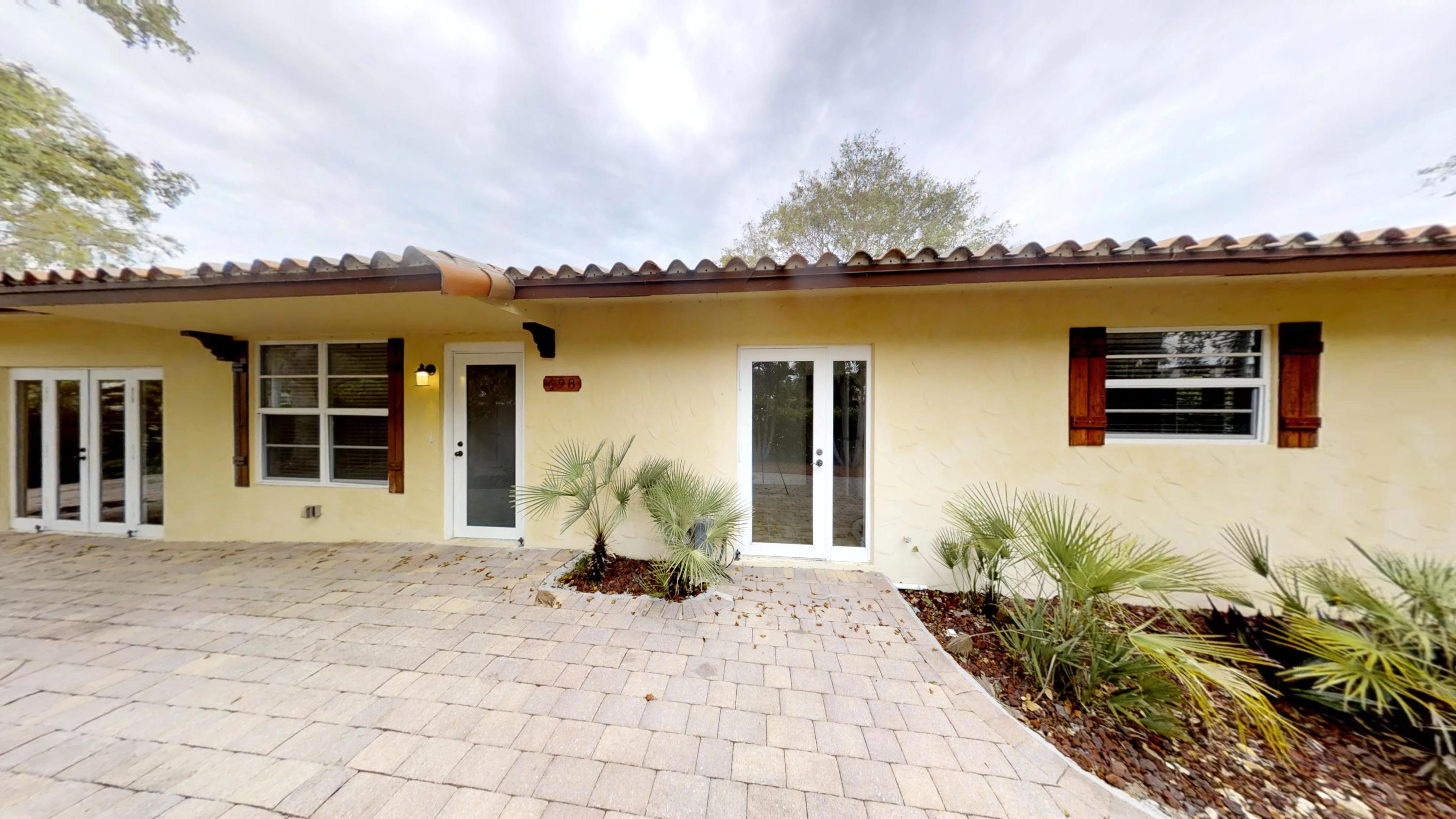 698 Northwest 3rd Avenue Boca Raton, FL 33432 - Photo 1 of 23 Front of House