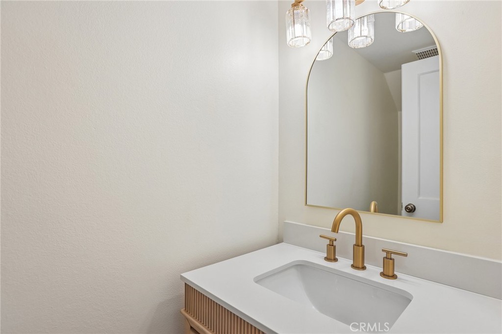 8105 Redlands Street, Unit 107 Playa del Rey, CA 90293 - Photo 17 of 38 Gallery Image 17
