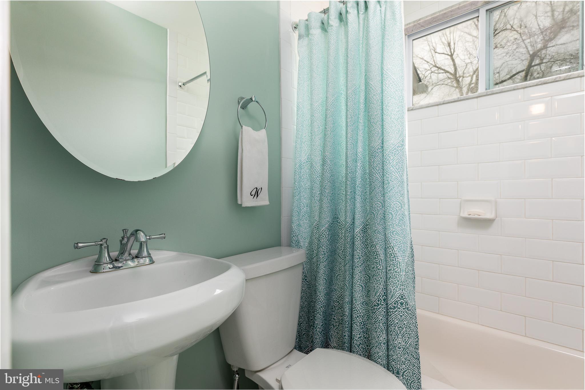 17 West County Line Road Hatboro, PA 19040 - Photo 12 of 20 Full 1st Floor Bath