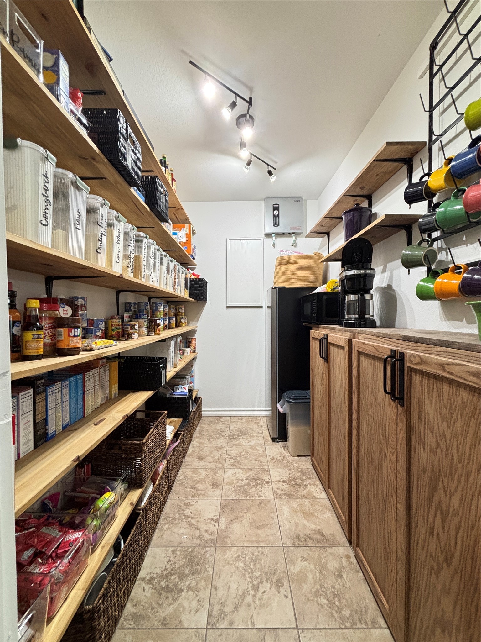 509 Seakist Road Port Lavaca, TX 77979 - Photo 34 of 48 Barndo Butler Pantry