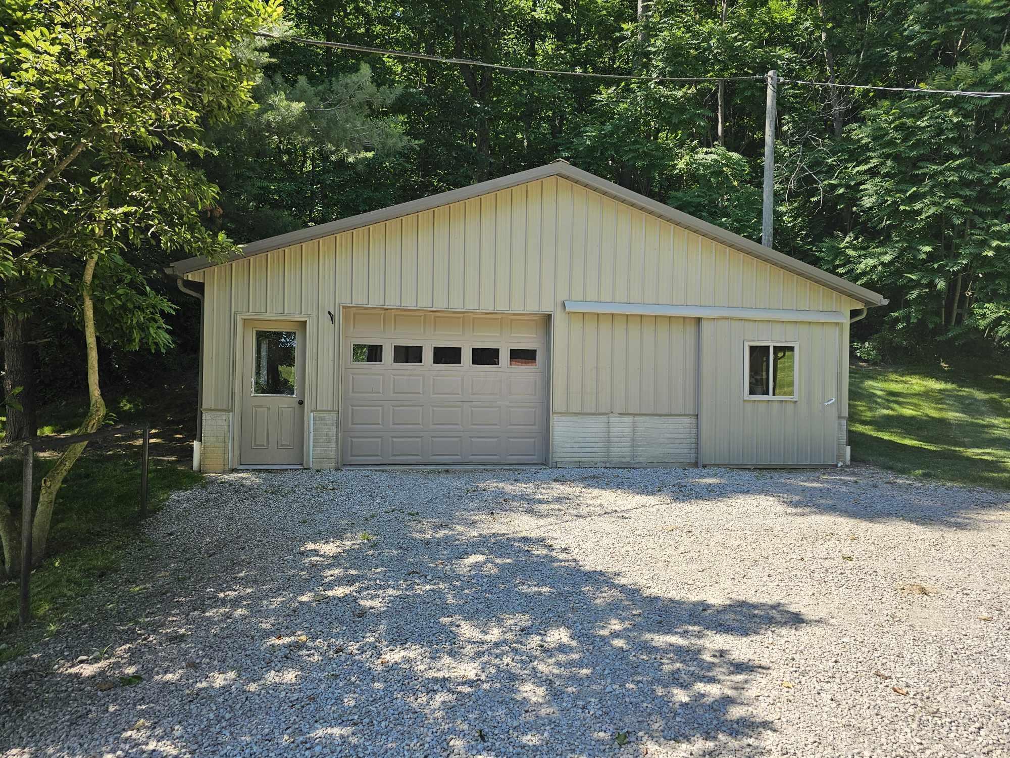10885 Castor Road New Concord, OH 43762 - Photo 15 of 18 448254254_3798773340341976_7166928089358