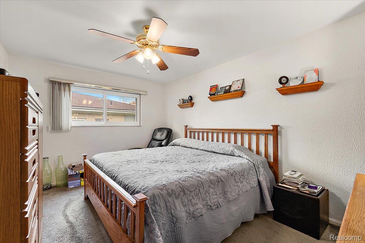 17141 Westhampton Road Southfield, MI 48075 - Photo 27 of 42 50-17141 Westhampton -50.jpg