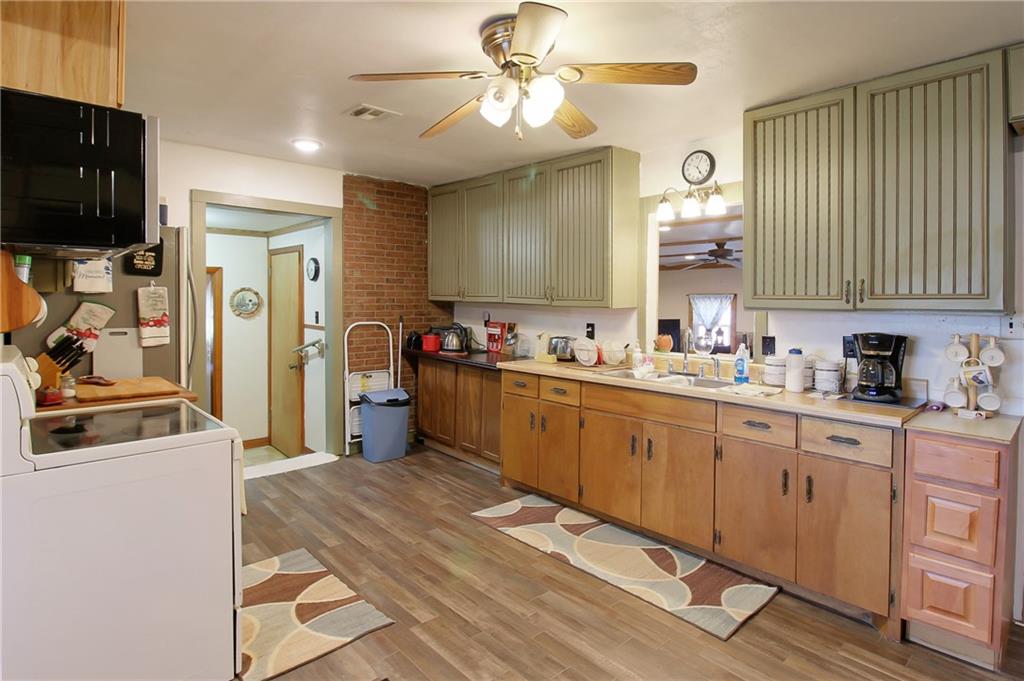 5005 Anderson Road Coffeyville, KS 67337 - Photo 5 of 27 Gallery Image 5