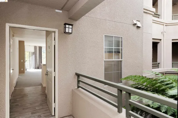 $3,700 | 220 Caldecott Lane, Unit 201, Oakland, CA 94618