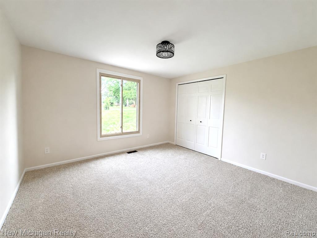 650 Deerfield Court Rochester Hills, MI 48309 - Photo 27 of 35