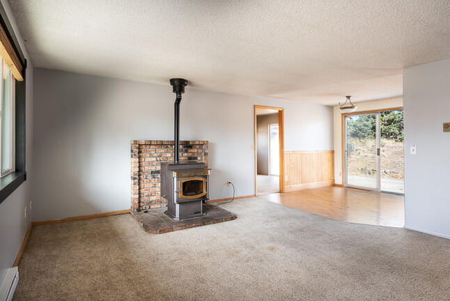 20608 Independence Way Bend, OR 97701 - Photo 5 of 30 Living Room