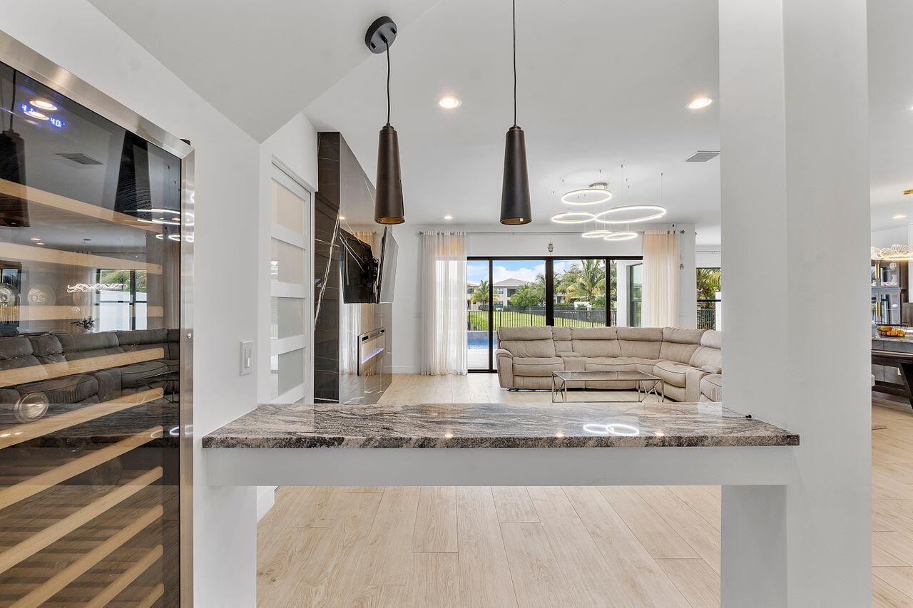 17057 Watersprite Lakes Road Boca Raton, FL 33496 - Photo 18 of 86 17057_Watersprite_Lakes_Rd_044