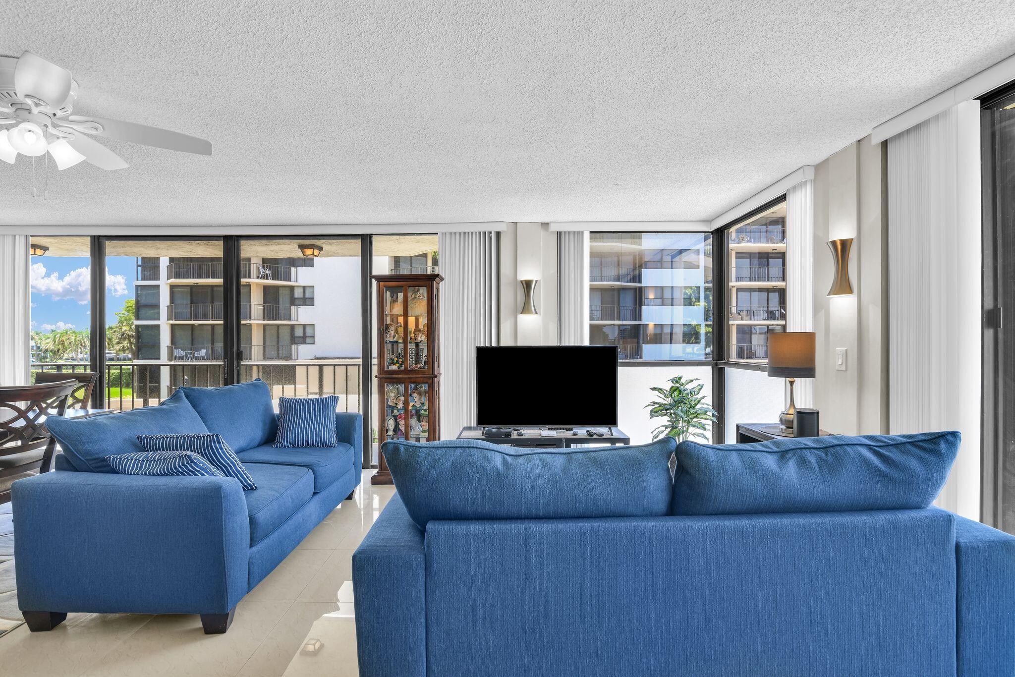 899 Jeffery Street, Unit 3010 Boca Raton, FL 33487 - Photo 10 of 99 899 Jeffery St 301 Livingroom 4
