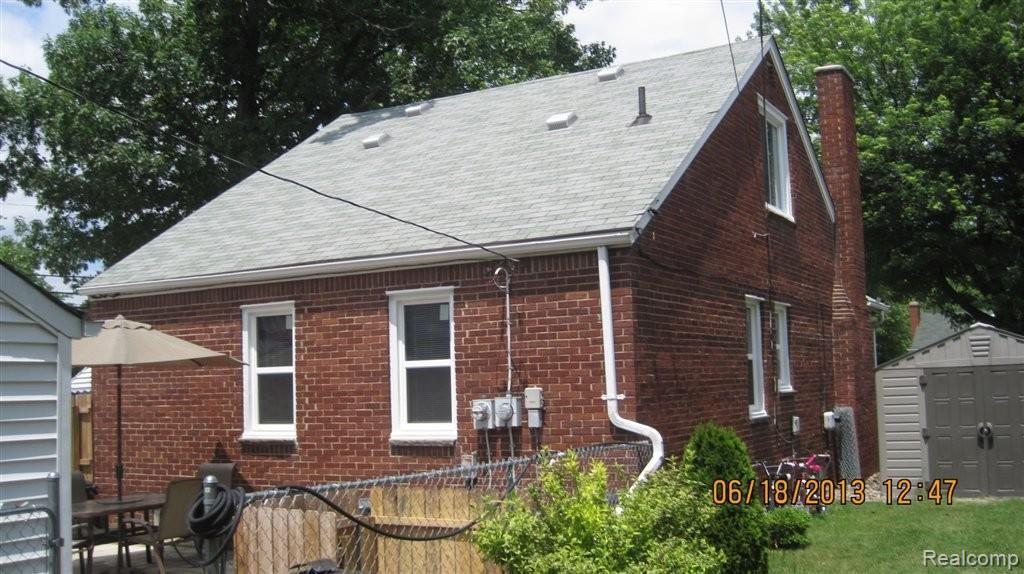 15627 Champaign Road Allen Park, MI 48101 - Photo 3 of 25 029.JPG